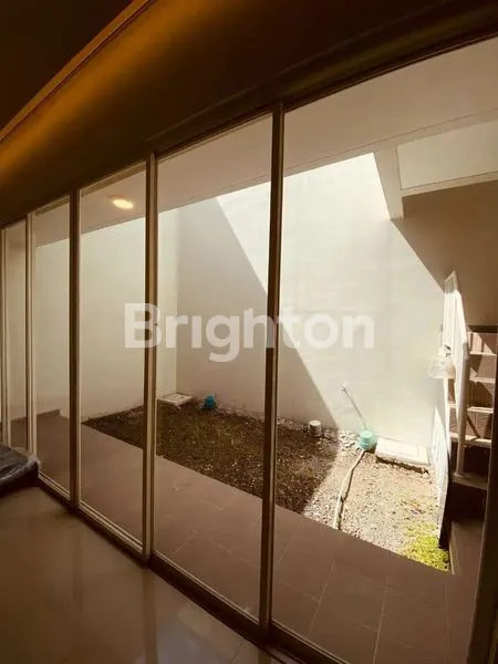 image RUMAH SIAP HUNI MODERN MINIMALIS SEMI FURNISH 2 LT BARU DI GRIYA GALAXY SURABAYA DEKAT  MERR, STIKOM, IPH (5)