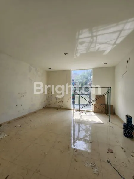 image DI JUAL RUMAH MEWAH 2 LANTAI DI PERUMAHAN VILLA TAMARA  (4)