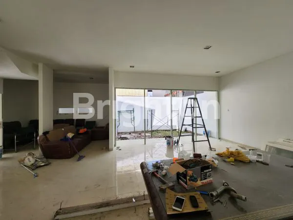 image DI JUAL RUMAH MEWAH 2 LANTAI DI PERUMAHAN VILLA TAMARA  (5)
