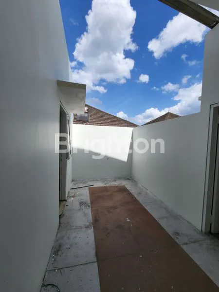 image DI JUAL RUMAH MEWAH 2 LANTAI DI PERUMAHAN VILLA TAMARA  (6)