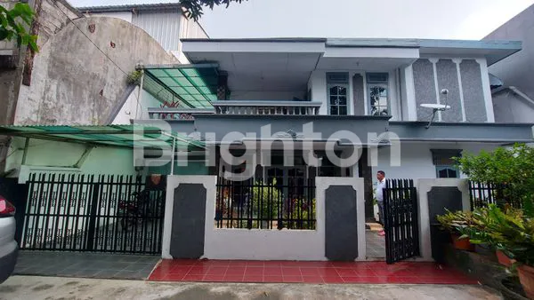 image RUMAH DI KAVLING POLRI JELAMBAR JAKARTA BARAT, TAMAN LUAS DAN ASRI (1)