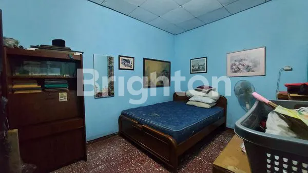 image RUMAH DI KAVLING POLRI JELAMBAR JAKARTA BARAT, TAMAN LUAS DAN ASRI (3)