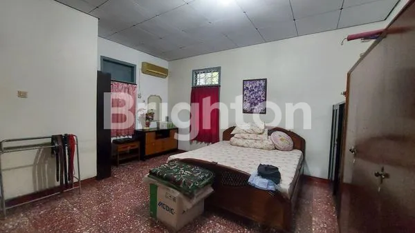 image RUMAH DI KAVLING POLRI JELAMBAR JAKARTA BARAT, TAMAN LUAS DAN ASRI (6)