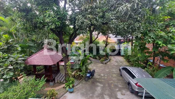 image RUMAH DI KAVLING POLRI JELAMBAR JAKARTA BARAT, TAMAN LUAS DAN ASRI (2)
