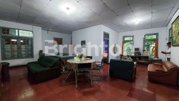 image RUMAH DI KAVLING POLRI JELAMBAR JAKARTA BARAT, TAMAN LUAS DAN ASRI (7)