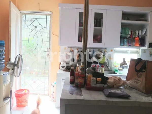 image RUMAH 2 LANTAI POSISI HOEK FULL FURNISHED DI PERUMAHAN CENTRAL KARAWACI (3)