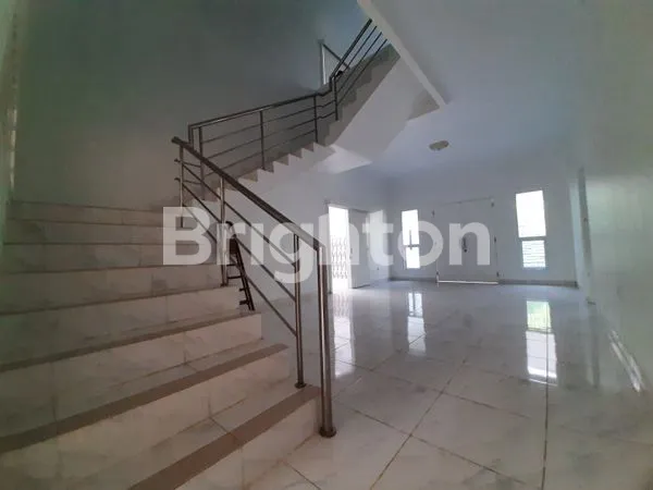 image RUMAH BARU KEMANGGISAN BEBAS BANJIR DENGAN POOL AKSES TOL KEBON JERUK (4)