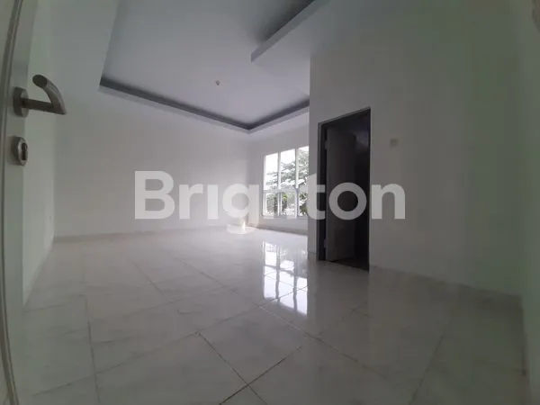 image RUMAH BARU KEMANGGISAN BEBAS BANJIR DENGAN POOL AKSES TOL KEBON JERUK (2)