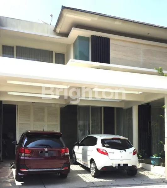 image NEGO RUMAH MINIMALIS 2 LANTAI SUPER CIAMIK MEWAH BUKIT GOLF CITRALAND BEBAS BANJIR LOKASI STRATEGIS DEKAT CLUSTER CRYSTAL GOLF GWALK UC MAYJEN SUNGKONO HR MUHAMMAD  SURABAYA (1)