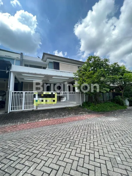 image NEGO RUMAH MINIMALIS 2 LANTAI SUPER CIAMIK MEWAH BUKIT GOLF CITRALAND BEBAS BANJIR LOKASI STRATEGIS DEKAT CLUSTER CRYSTAL GOLF GWALK UC MAYJEN SUNGKONO HR MUHAMMAD  SURABAYA (2)