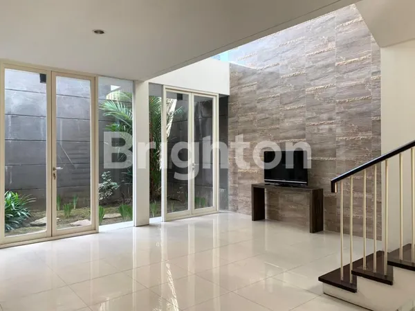 image NEGO RUMAH MINIMALIS 2 LANTAI SUPER CIAMIK MEWAH BUKIT GOLF CITRALAND BEBAS BANJIR LOKASI STRATEGIS DEKAT CLUSTER CRYSTAL GOLF GWALK UC MAYJEN SUNGKONO HR MUHAMMAD  SURABAYA (5)