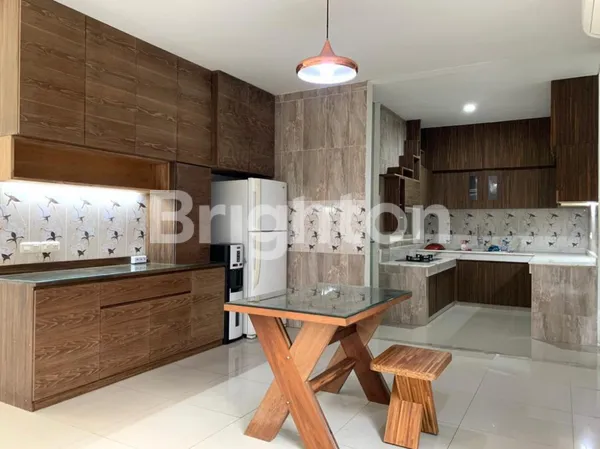 image NEGO RUMAH MINIMALIS 2 LANTAI SUPER CIAMIK MEWAH BUKIT GOLF CITRALAND BEBAS BANJIR LOKASI STRATEGIS DEKAT CLUSTER CRYSTAL GOLF GWALK UC MAYJEN SUNGKONO HR MUHAMMAD  SURABAYA (7)