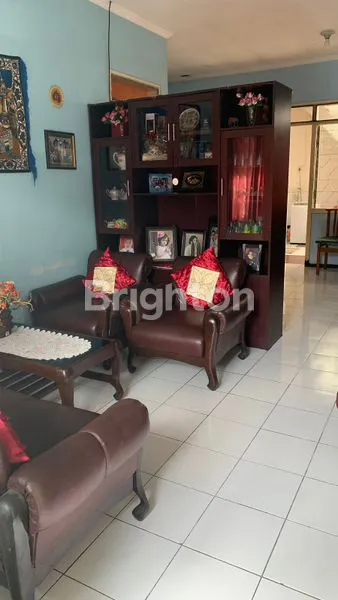 image RUMAH BAGUS SIAP HUNI DI DEKAT JALAN RAYA & PETOKOAN DI SAWOJAJAR (2)