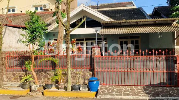 image RUMAH BAGUS SIAP HUNI DI DEKAT JALAN RAYA & PETOKOAN DI SAWOJAJAR (4)
