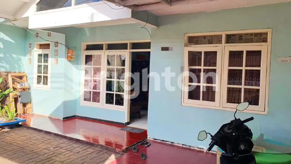 image RUMAH BAGUS SIAP HUNI DI DEKAT JALAN RAYA & PETOKOAN DI SAWOJAJAR (3)