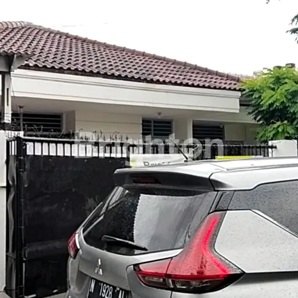 image RUMAH COCOK BUAT RUMAH TANGGA ,MAUPUN TEMPAT USAHA,TERLETAK DI JALAN KEMBAR (2)