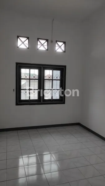 image RUMAH SIAP HUNI DI BABATAN PANTAI UTARA DEKAT RAYA KENJERAN (5)