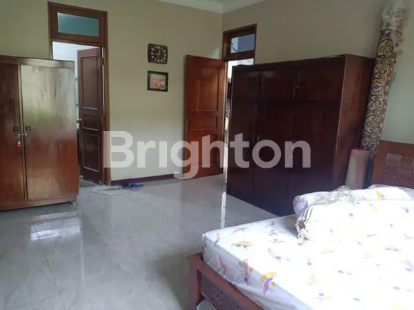 image RUMAH HOOK  2 LANTAI STRATEGIS  DAN TANAH KAVLING DI JATIWARINGIN ~ BEKASI SELATAN (5)