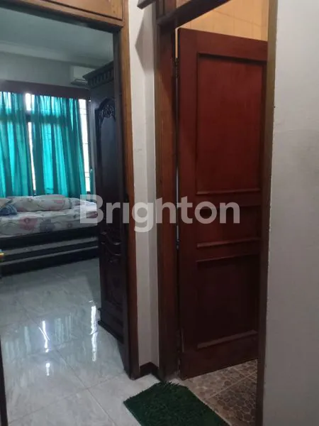 image RUMAH HOOK  2 LANTAI STRATEGIS  DAN TANAH KAVLING DI JATIWARINGIN ~ BEKASI SELATAN (4)