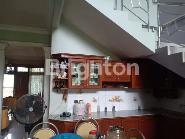 image RUMAH HOOK  2 LANTAI STRATEGIS  DAN TANAH KAVLING DI JATIWARINGIN ~ BEKASI SELATAN (7)