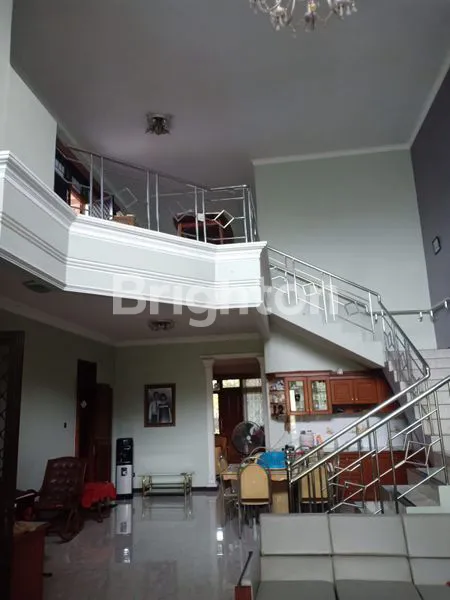 image RUMAH HOOK  2 LANTAI STRATEGIS  DAN TANAH KAVLING DI JATIWARINGIN ~ BEKASI SELATAN (8)
