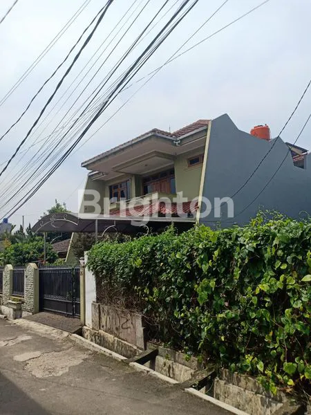 image RUMAH HOOK  2 LANTAI STRATEGIS  DAN TANAH KAVLING DI JATIWARINGIN ~ BEKASI SELATAN (3)