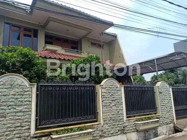 image RUMAH HOOK  2 LANTAI STRATEGIS  DAN TANAH KAVLING DI JATIWARINGIN ~ BEKASI SELATAN (2)