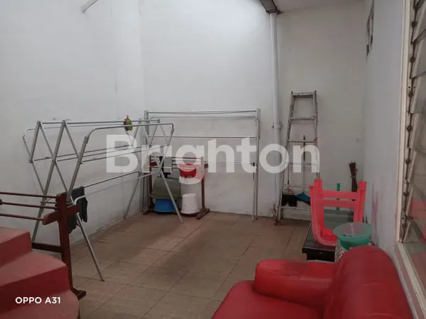 image RUMAH BAGUS SIAP HUNI DI DEKAT JALAN RAYA & PETOKOAN DI SAWOJAJAR (7)