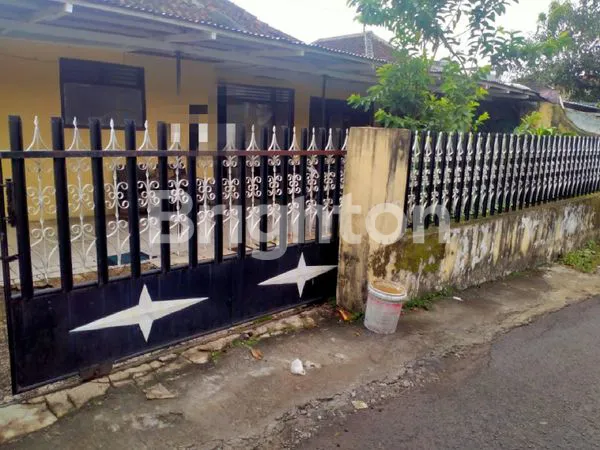 image BELI RUMAH GRATIS TANAH LUAS! LEBAR DEPAN 12 M LOKASI STRATEGIS DI TENGAH KOTA MALANG (1)
