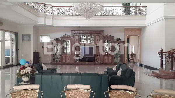 image DHARMAHUSADA DIJALAN KEMBAR MEWAH DEKAT JALAN RAYA (1)