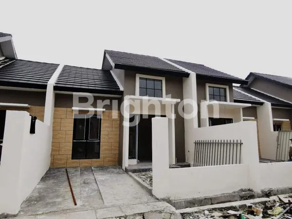 image RUMAH MODERN MINIMALIS DI ALANA REGENCY TAMBAK OSO SIDOARJO (1)