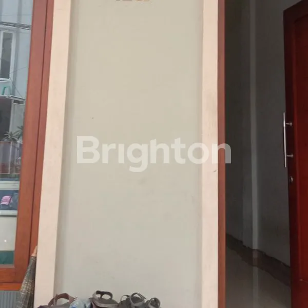 image RUMAH 3,5 LANTAI SIAP HUNI  MASUK KOMPLEK BERLOKASI JELAMBAR GROGOL (2)