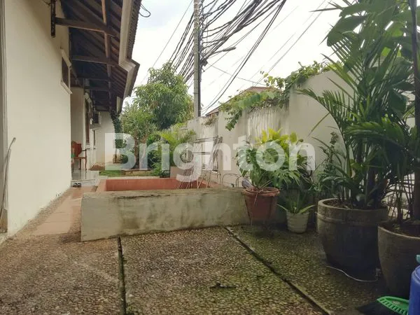 image RUMAH MEWAH ASRI DAN NYAMAN (6)