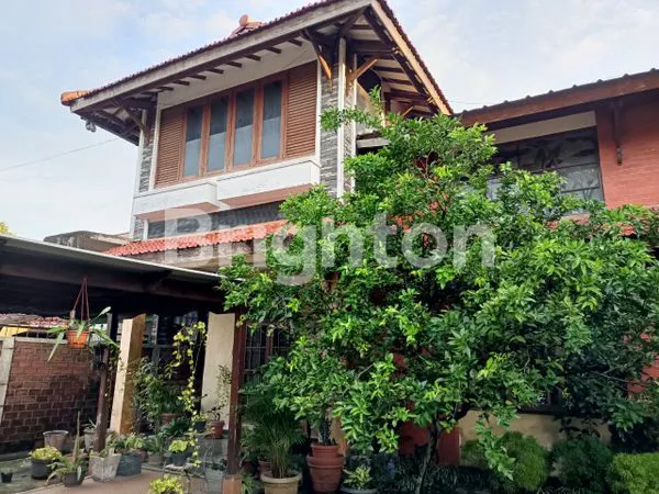 image RUMAH CANTIK 2 1/2 LANTAI ASRI  SIAP HUNI SELANGKAH KE TOL (1)