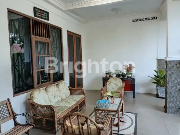 image RUMAH CANTIK 2 1/2 LANTAI ASRI  SIAP HUNI SELANGKAH KE TOL (3)