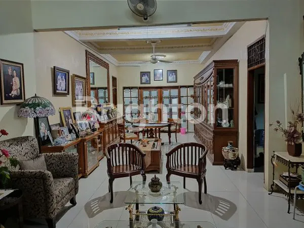 image RUMAH CANTIK 2 1/2 LANTAI ASRI  SIAP HUNI SELANGKAH KE TOL (5)
