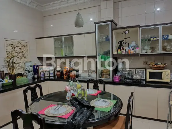 image RUMAH CANTIK 2 1/2 LANTAI ASRI  SIAP HUNI SELANGKAH KE TOL (6)