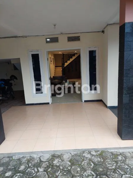 image RUMAH 3 LANTAI SIAP HUNI DILOKASI STRATEGIS DAN BEBAS BANJIR  (8)