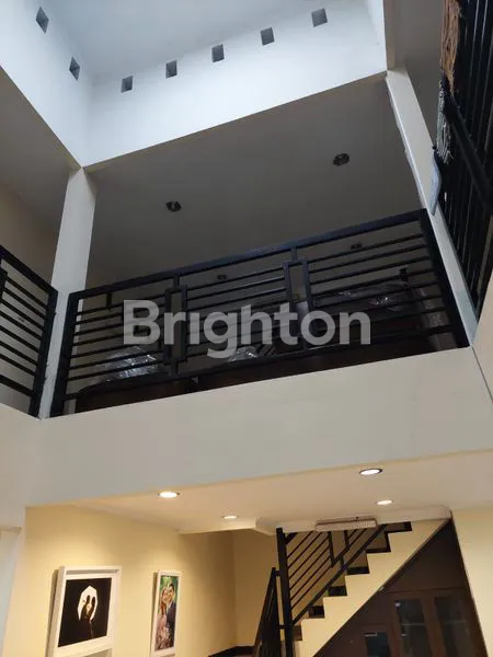 image RUMAH 3 LANTAI SIAP HUNI DILOKASI STRATEGIS DAN BEBAS BANJIR  (6)