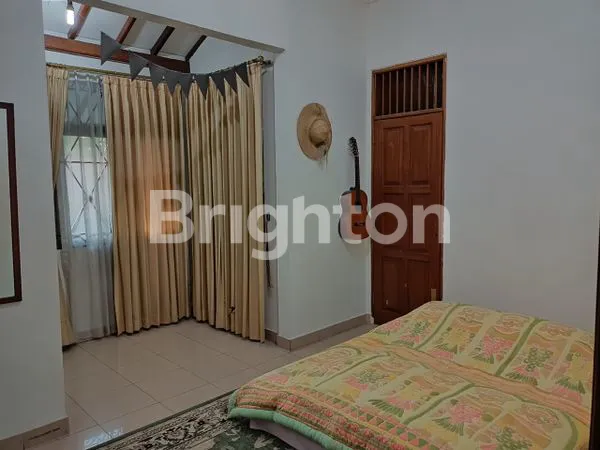 image RUMAH CANTIK 2 1/2 LANTAI ASRI  SIAP HUNI SELANGKAH KE TOL (7)