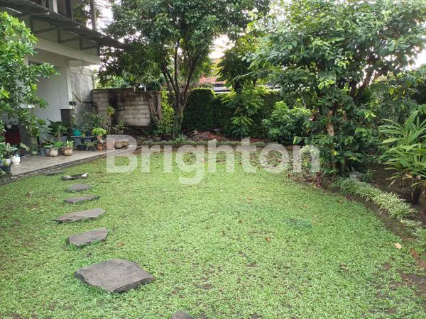 image RUMAH CANTIK 2 1/2 LANTAI ASRI  SIAP HUNI SELANGKAH KE TOL (8)