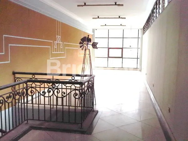 image RUMAH BESAR DI JLN KARTINI SURABAYA (4)