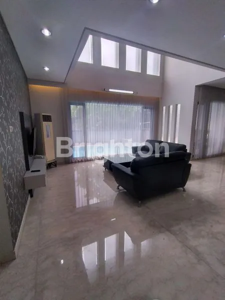 image RUMAH MEWAH DENGAN POOL SATELIT DEKAT TOLL (2)