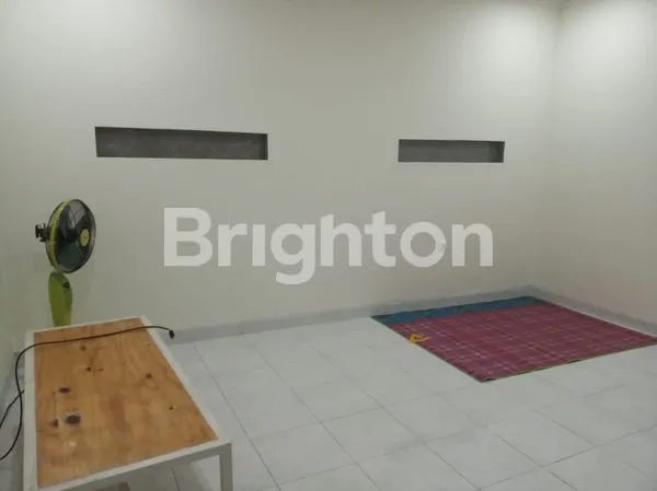 image RUMAH 2 LANTAI SIAP HUNI (4)