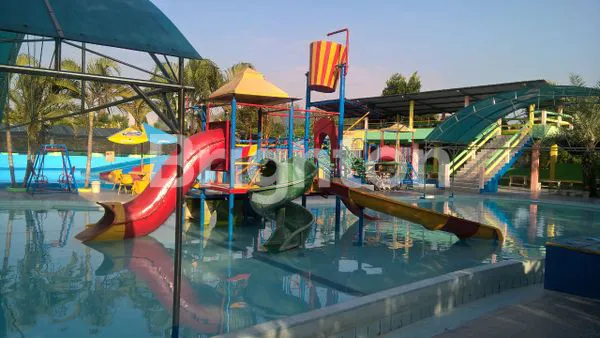 image TEMPAT USAHA KOLAM RENANG MOJOKERTO (2)