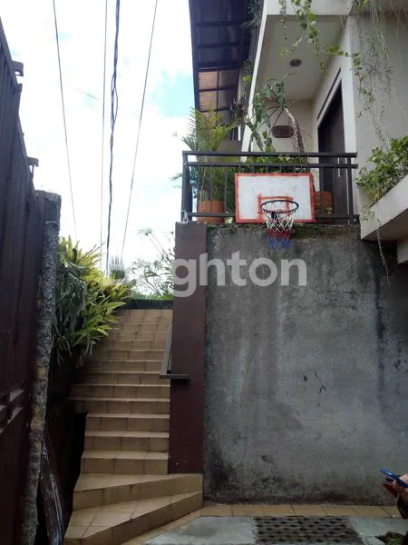 image RUMAH 2 LANTAI DI KOTA BANDUNG (2)