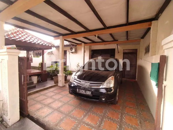 image RUMAH SIAP HUNI DENGAN 4 KAMAR TIDUR AMAN DALAM KOMPLEK (6)