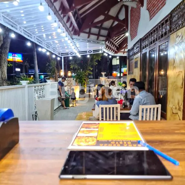 image RUMAH DESAIN ETNIK STRATEGIS 50M SAMPING LIVING PLAZA SAWOJAJAR (3)