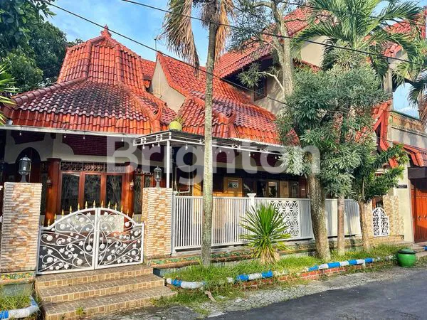 image RUMAH DESAIN ETNIK STRATEGIS 50M SAMPING LIVING PLAZA SAWOJAJAR (1)