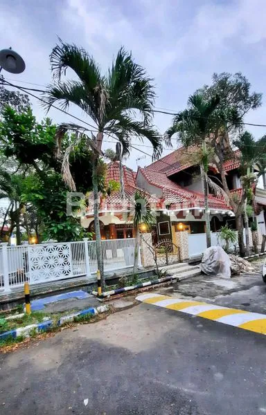 image RUMAH DESAIN ETNIK STRATEGIS 50M SAMPING LIVING PLAZA SAWOJAJAR (6)